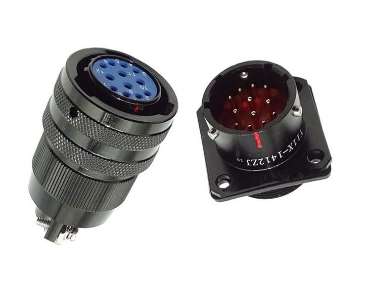 Suure vooluga isane ja emane Pogo pin pistik