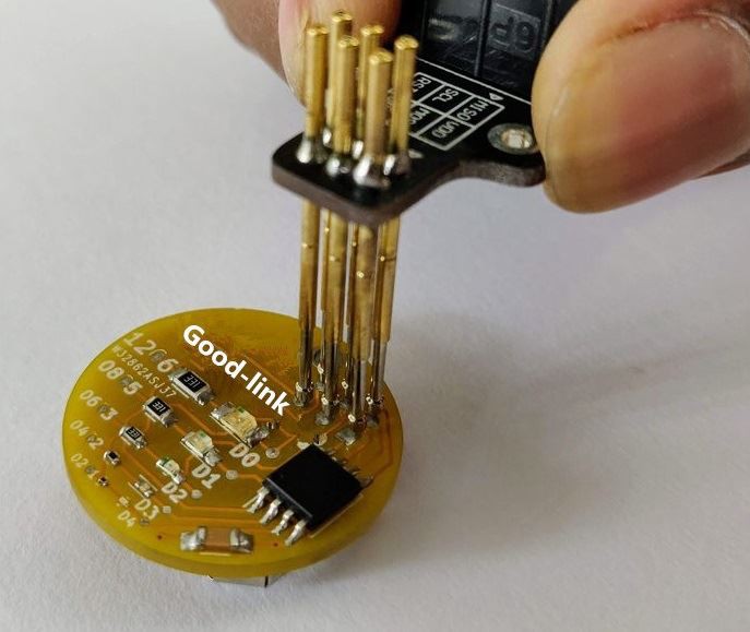 PCB plaadile rakendatud Pogo Pins