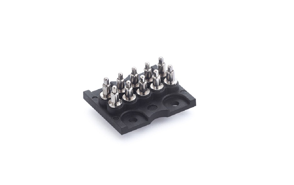 Terminali päise pistik tihvtidega